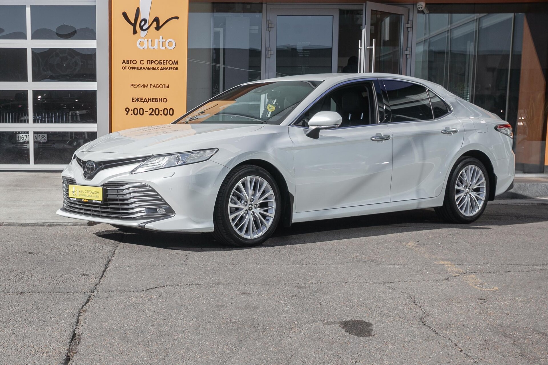 Toyota Camry 2020 — фото автомобиля