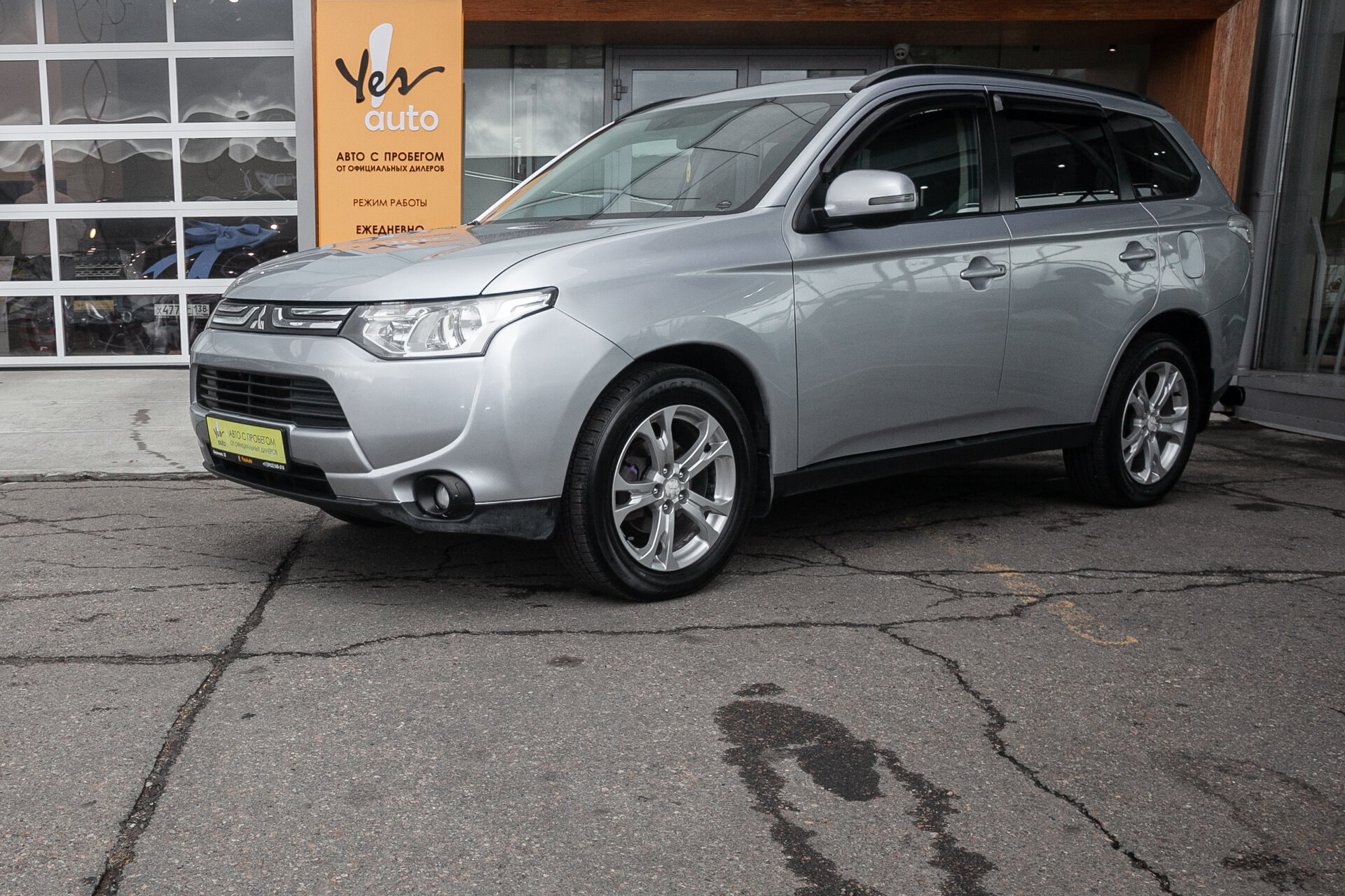 Mitsubishi Outlander 2012 — фото автомобиля