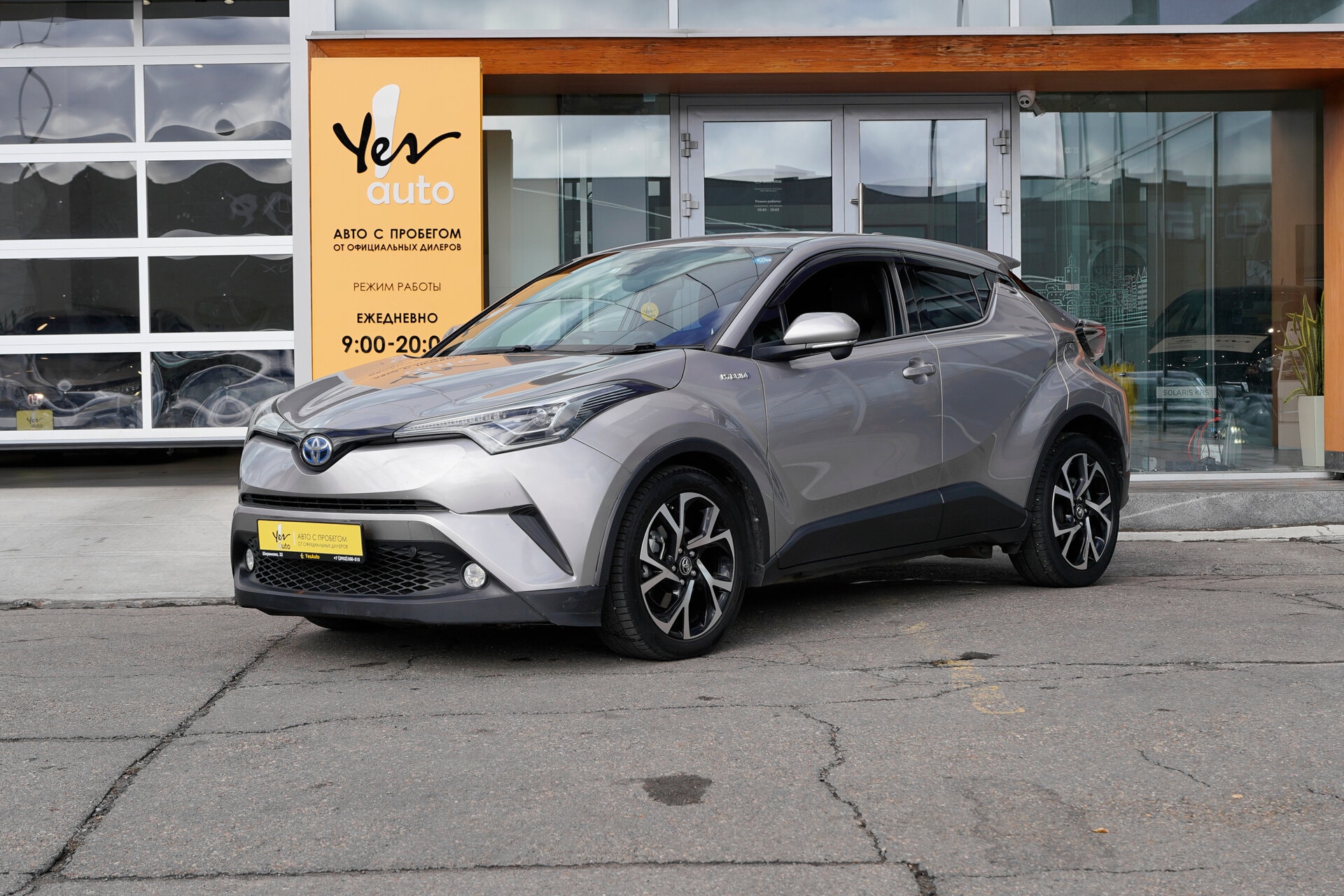 Toyota C-HR 2017 — фото автомобиля