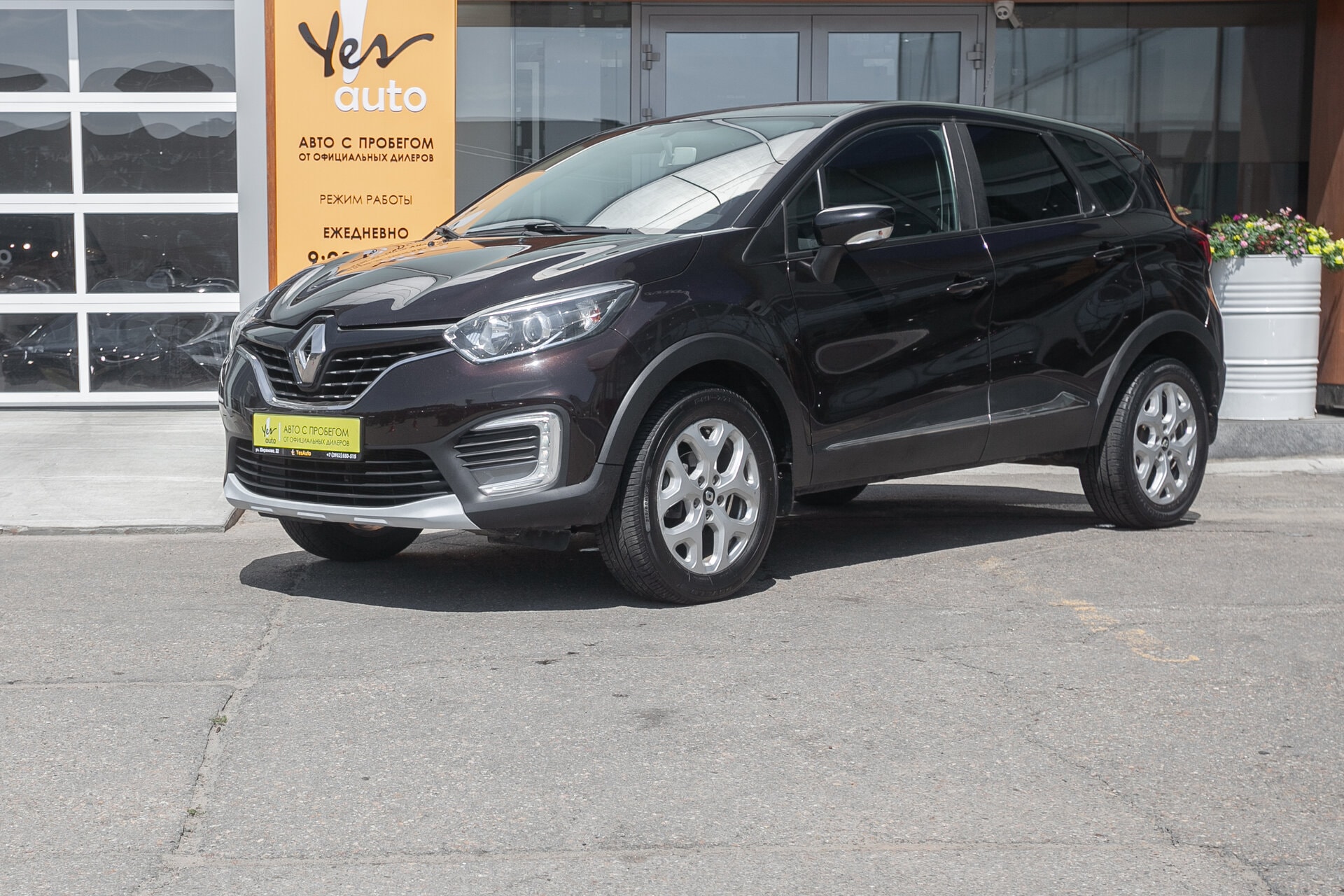 Renault Kaptur 2016 — фото автомобиля