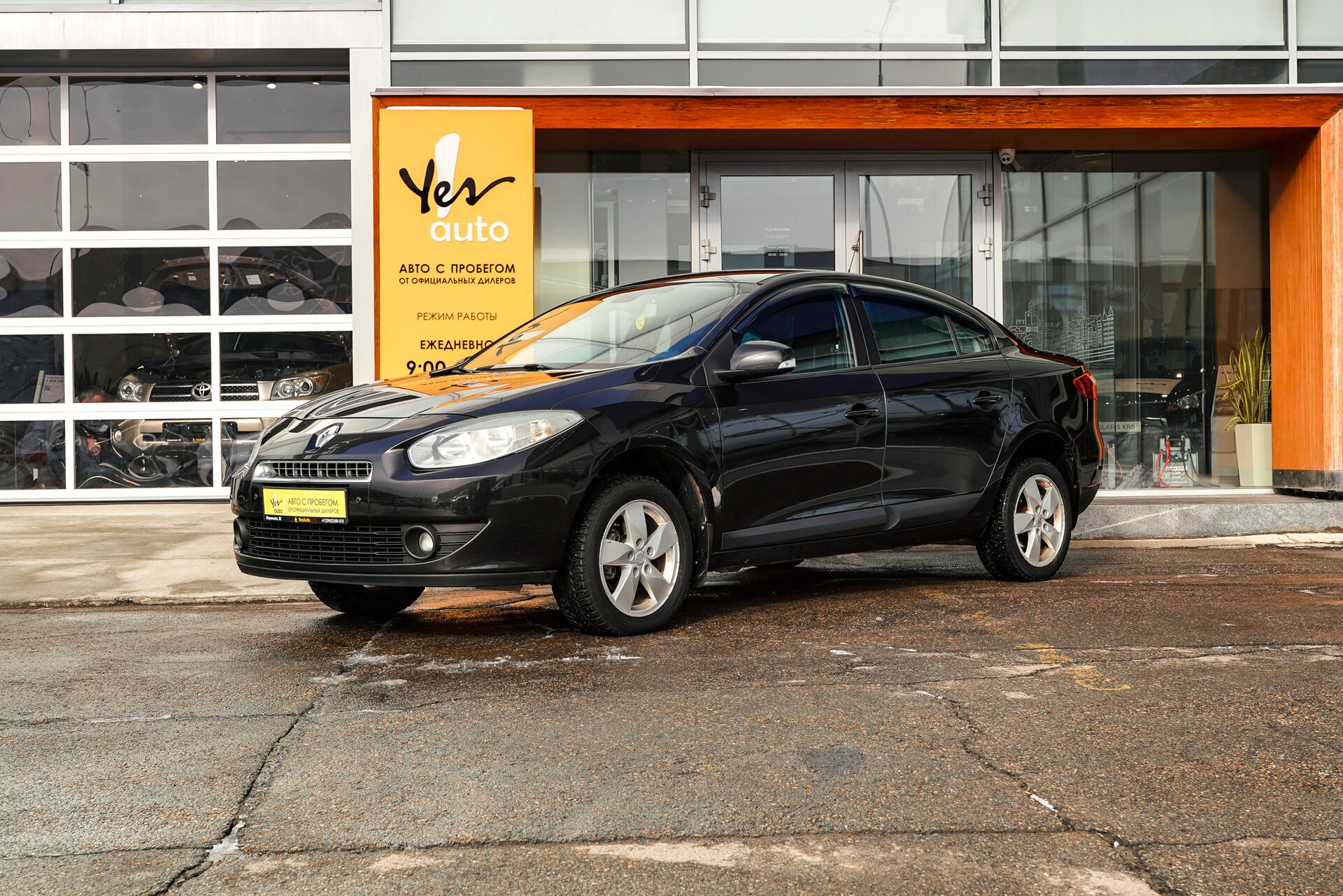 Renault Fluence 2012 — фото автомобиля