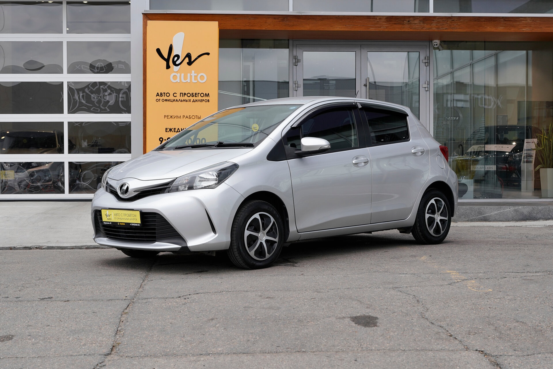 Toyota Vitz 2015 — фото автомобиля