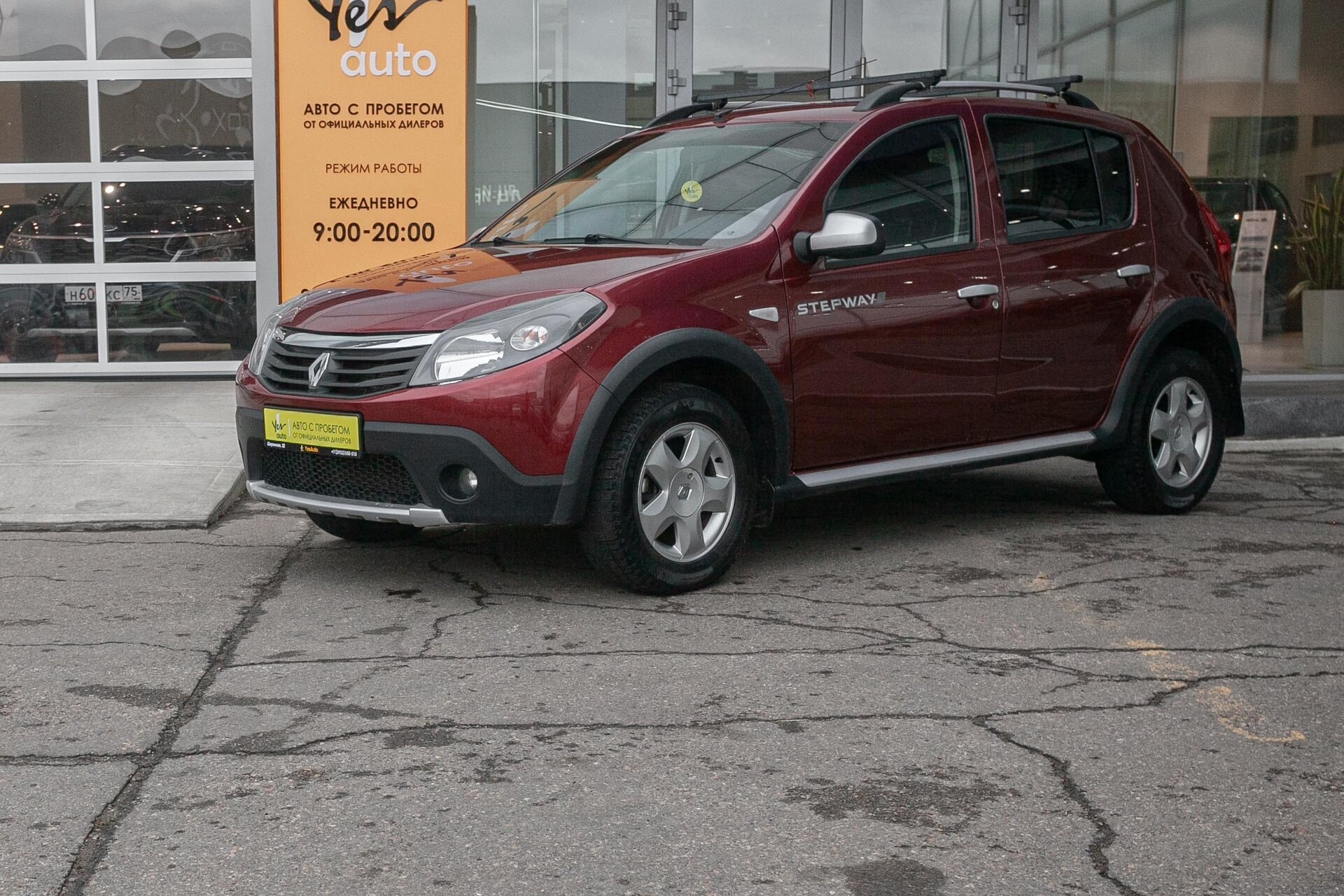 Renault Sandero 2012 — фото автомобиля