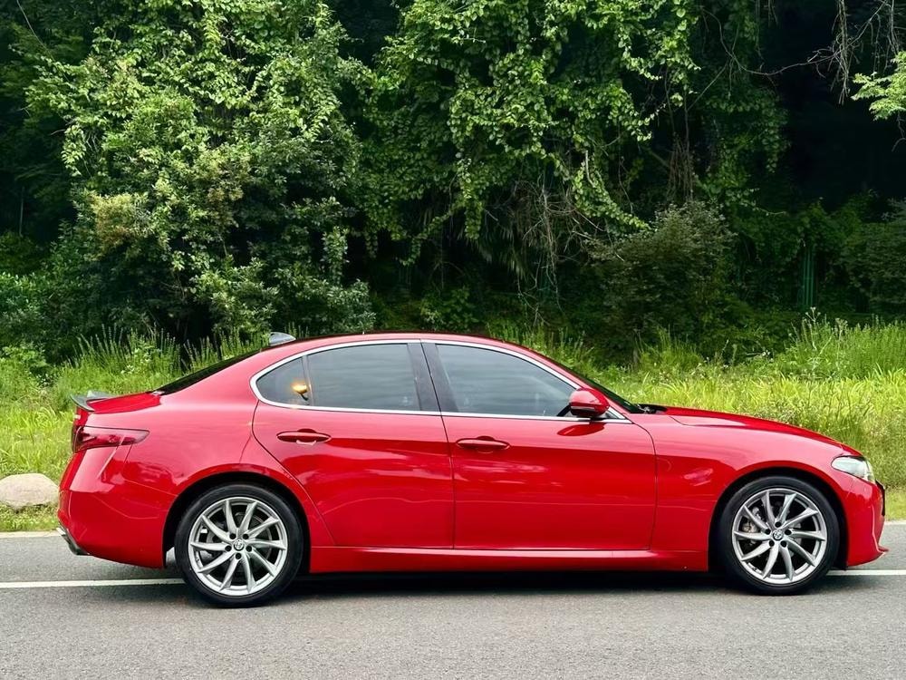 Alfa Romeo Giulia 2017 — фото автомобиля 1