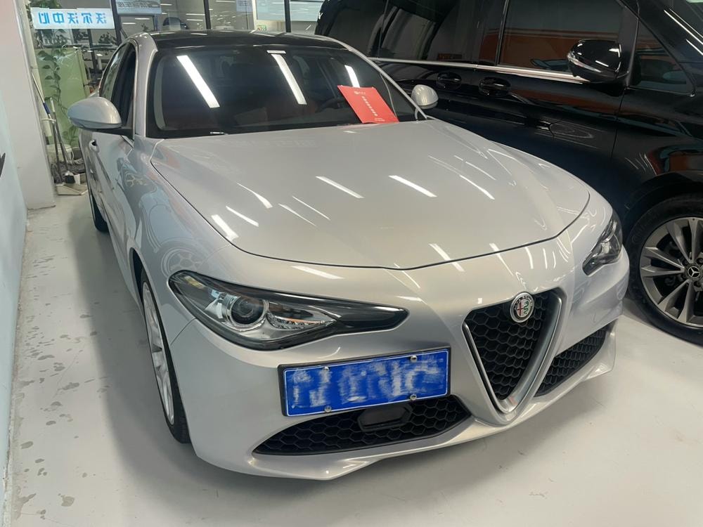 Alfa Romeo Giulia 2020 — фото автомобиля 1