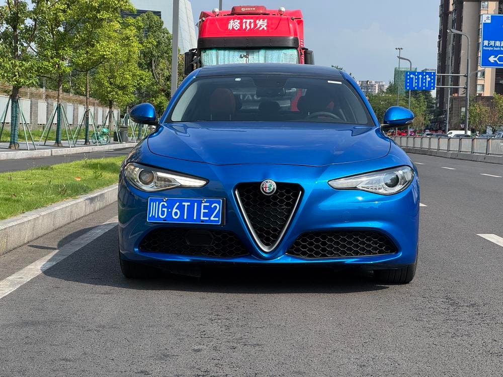 Alfa Romeo Giulia 2017 — фото автомобиля