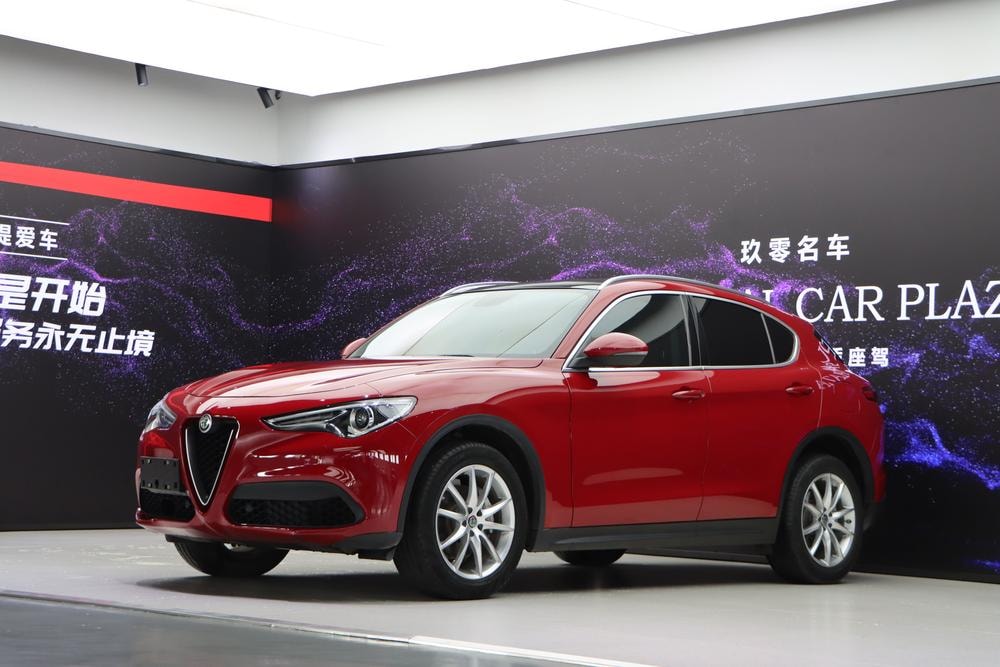 Alfa Romeo Stelvio 2017 — фото автомобиля