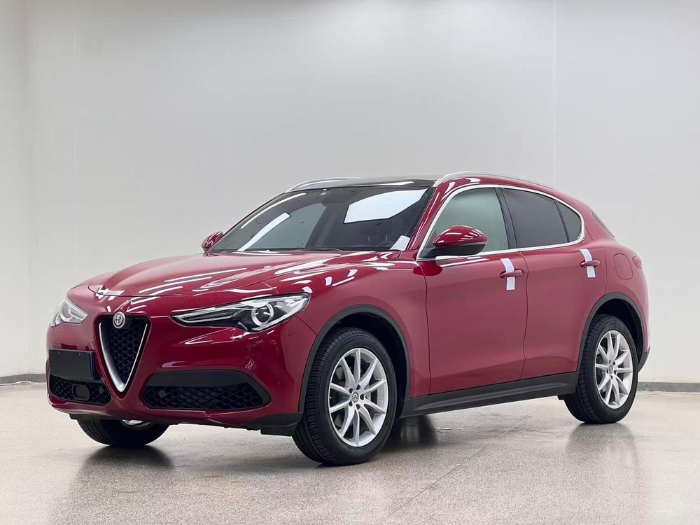 Alfa Romeo Stelvio 2017 — фото автомобиля