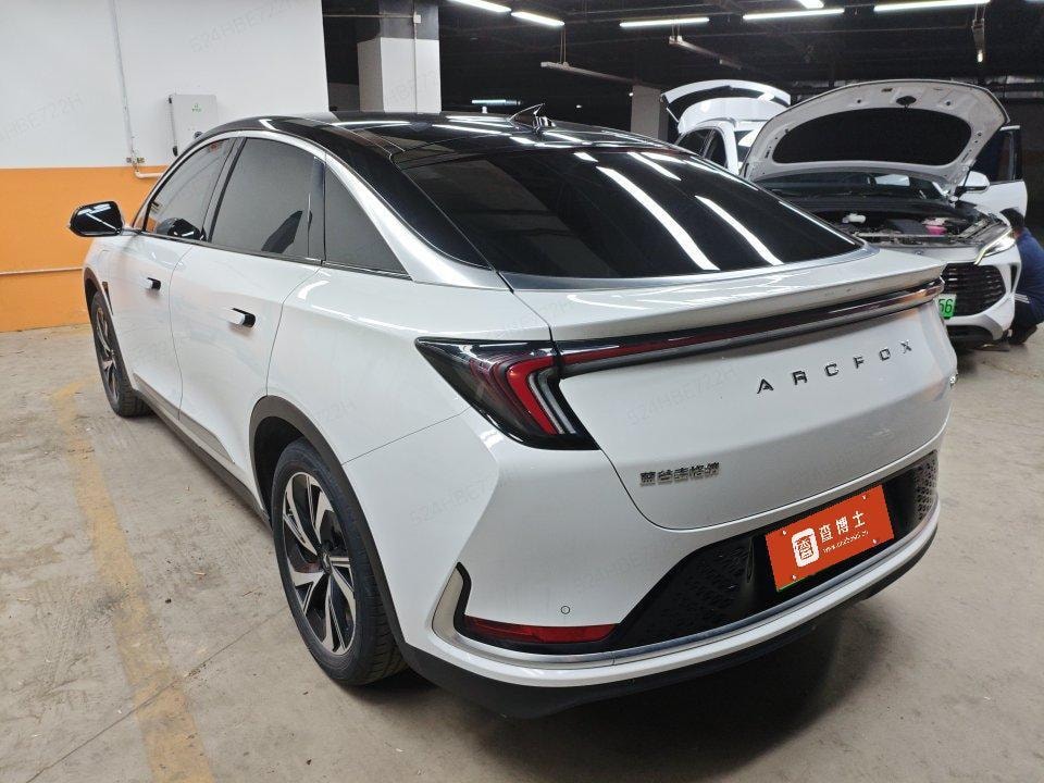 Arcfox Alpha S 2022 — фото автомобиля