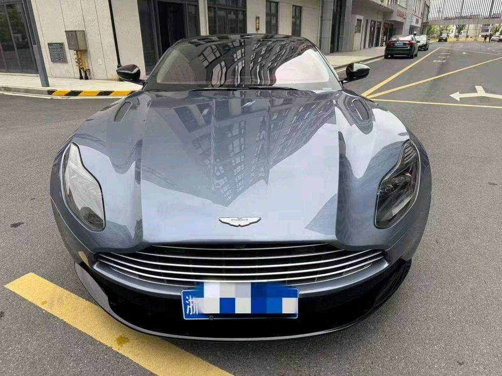 Aston Martin DB11 2020 — фото автомобиля