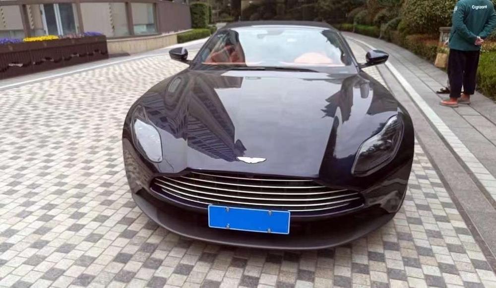 Aston Martin DB11 2020 — фото автомобиля