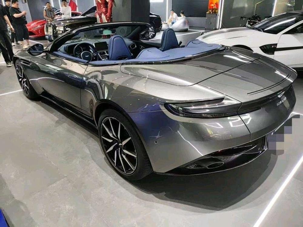Aston Martin DB11 2020 — фото автомобиля