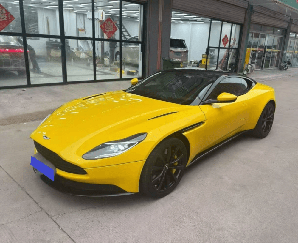 Aston Martin DB11 2019 — фото автомобиля