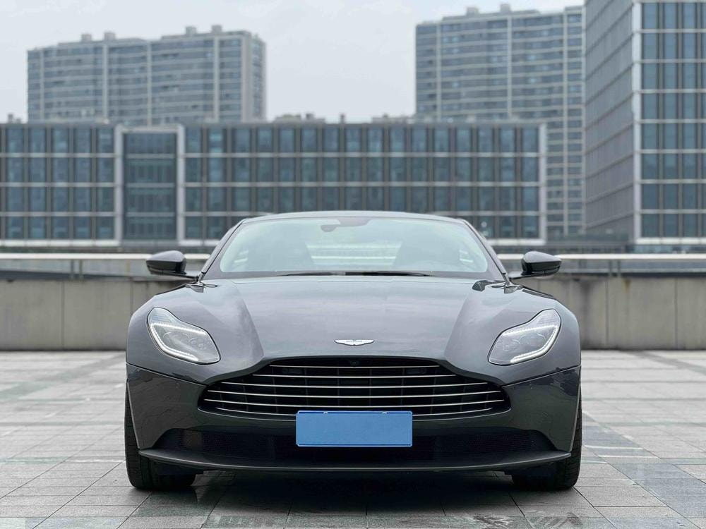 Aston Martin DB11 2020 — фото автомобиля 1