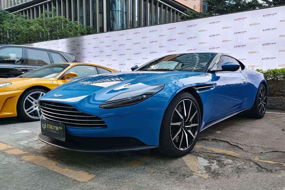 Aston Martin DB11 2020 — фото автомобиля