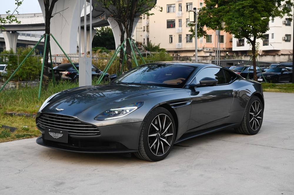 Aston Martin DB11 2020 — фото автомобиля 1