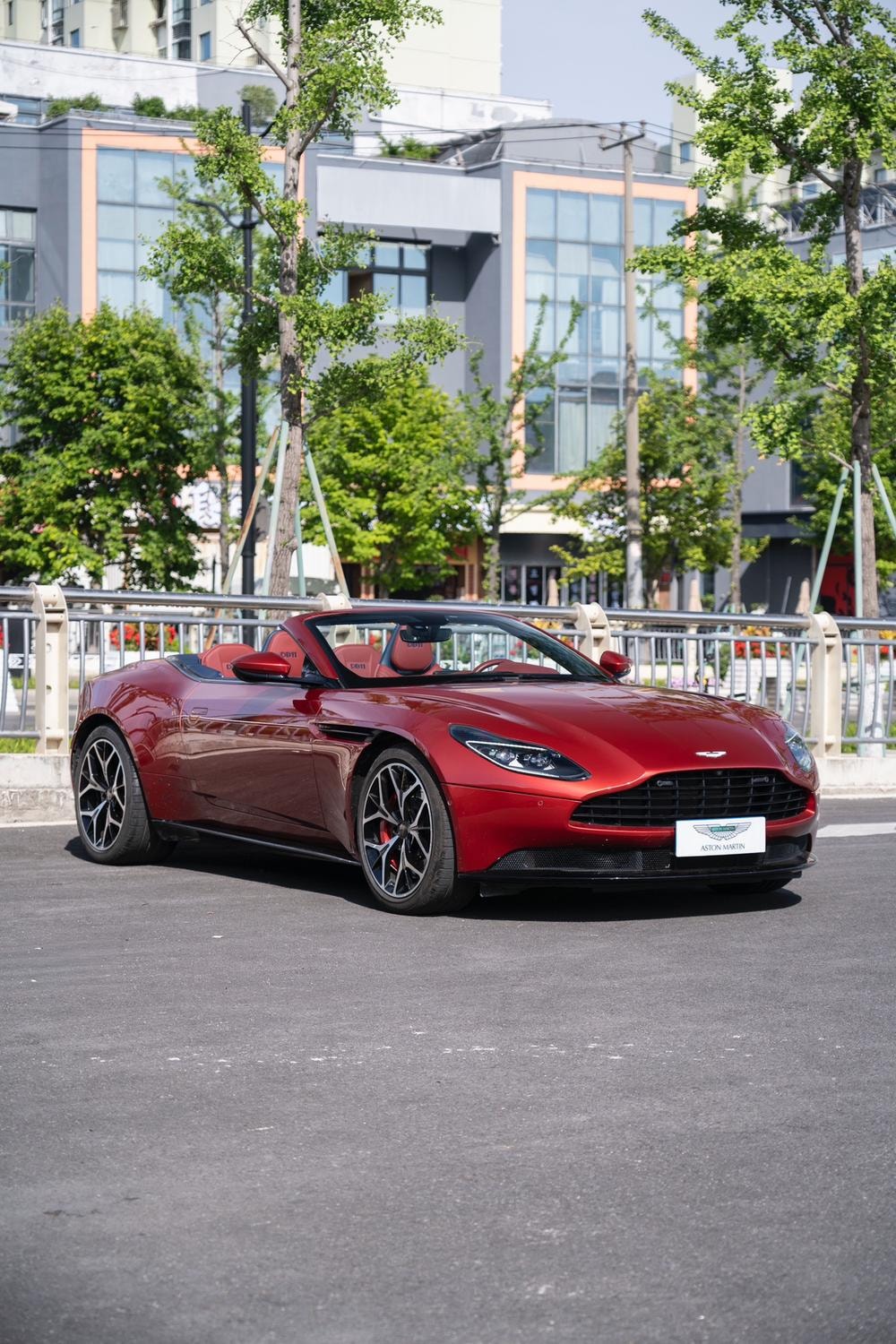 Aston Martin DB11 2019 — фото автомобиля 1