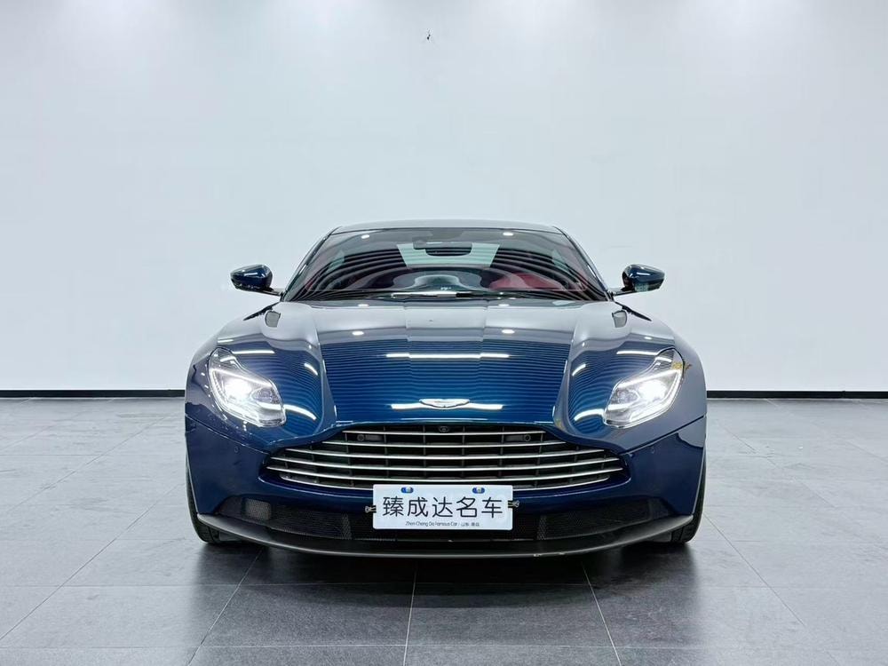 Aston Martin DB11 2020 — фото автомобиля 1