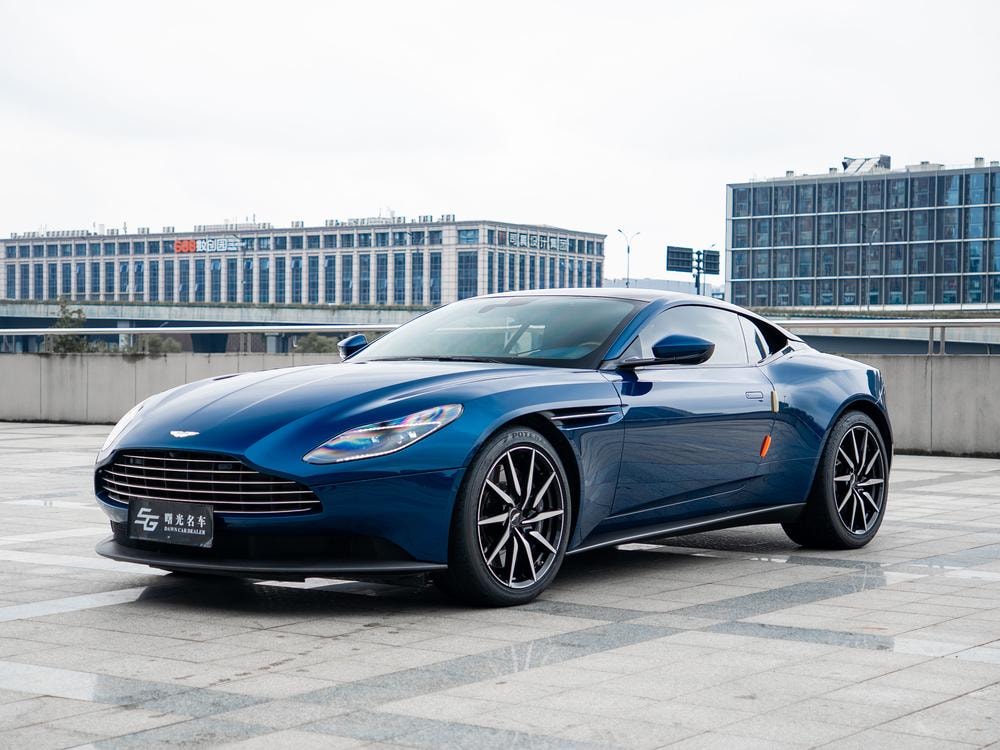 Aston Martin DB11 2019 — фото автомобиля 1
