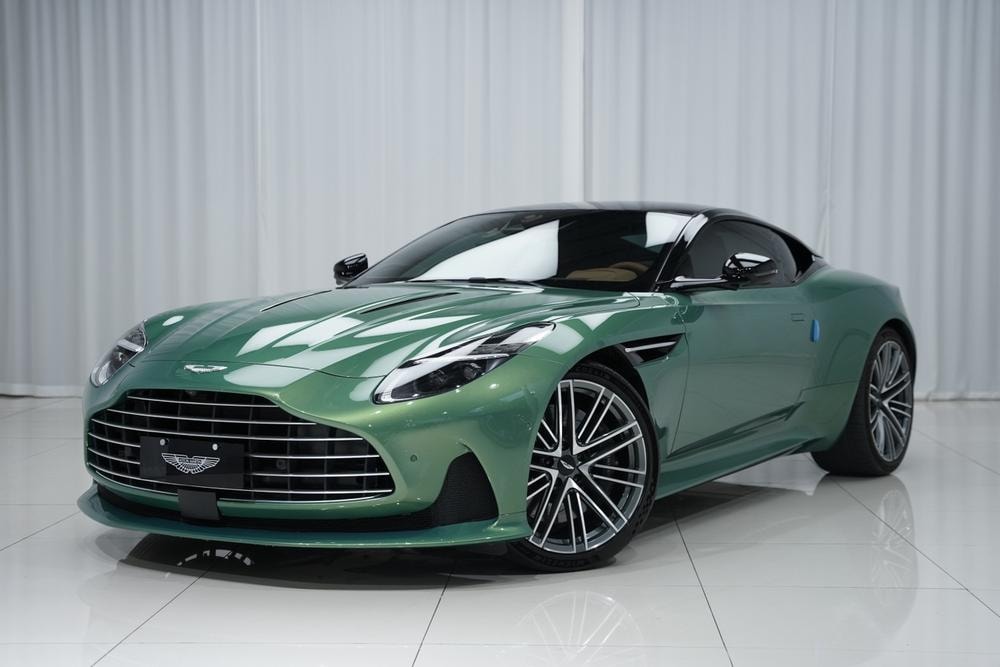 Aston Martin DB12 2024 — фото автомобиля 1