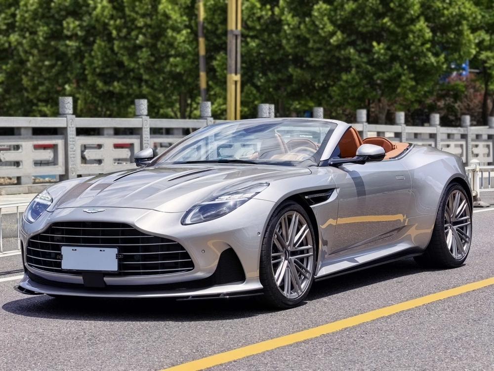 Aston Martin DB12 2024 — фото автомобиля 1