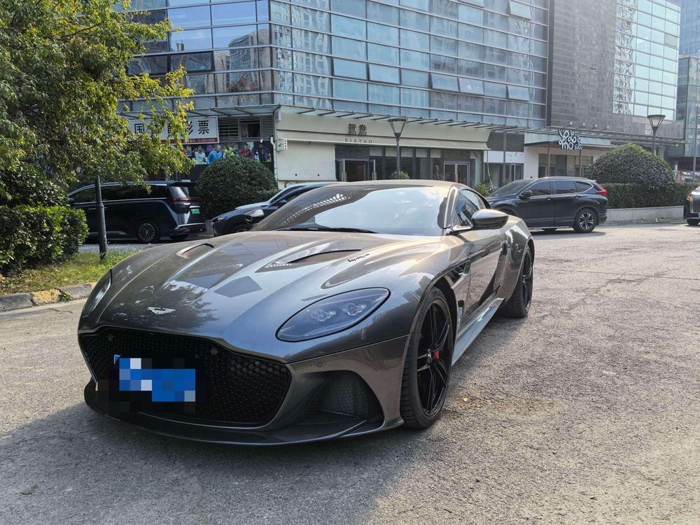 Aston Martin DBS 2020 — фото автомобиля