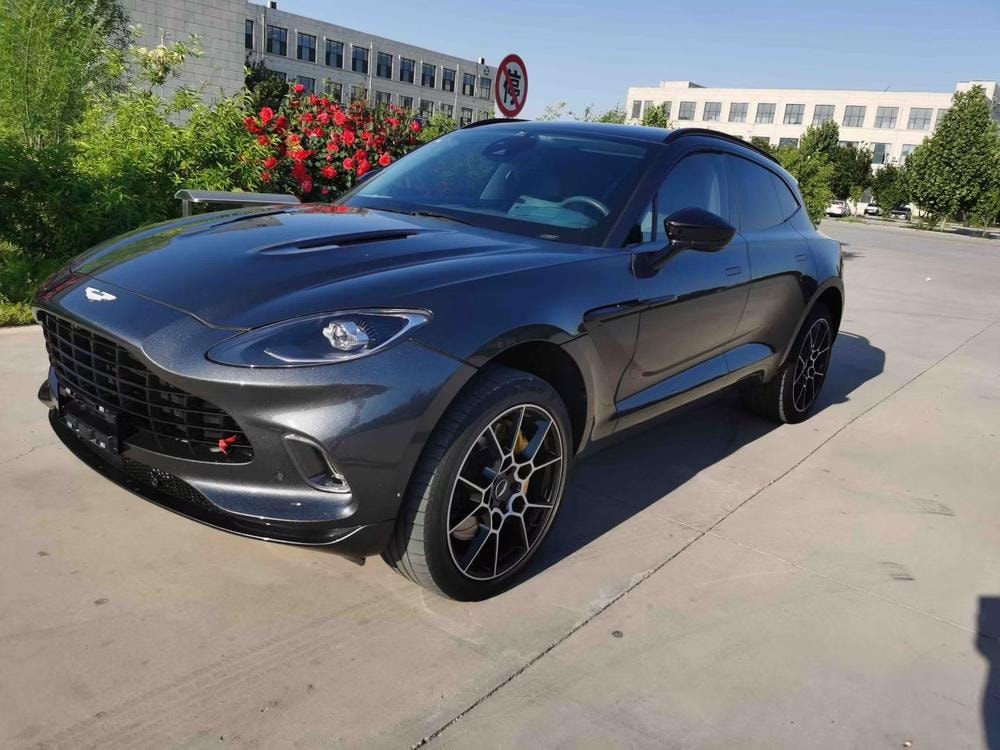 Aston Martin DBX 2020 — фото автомобиля