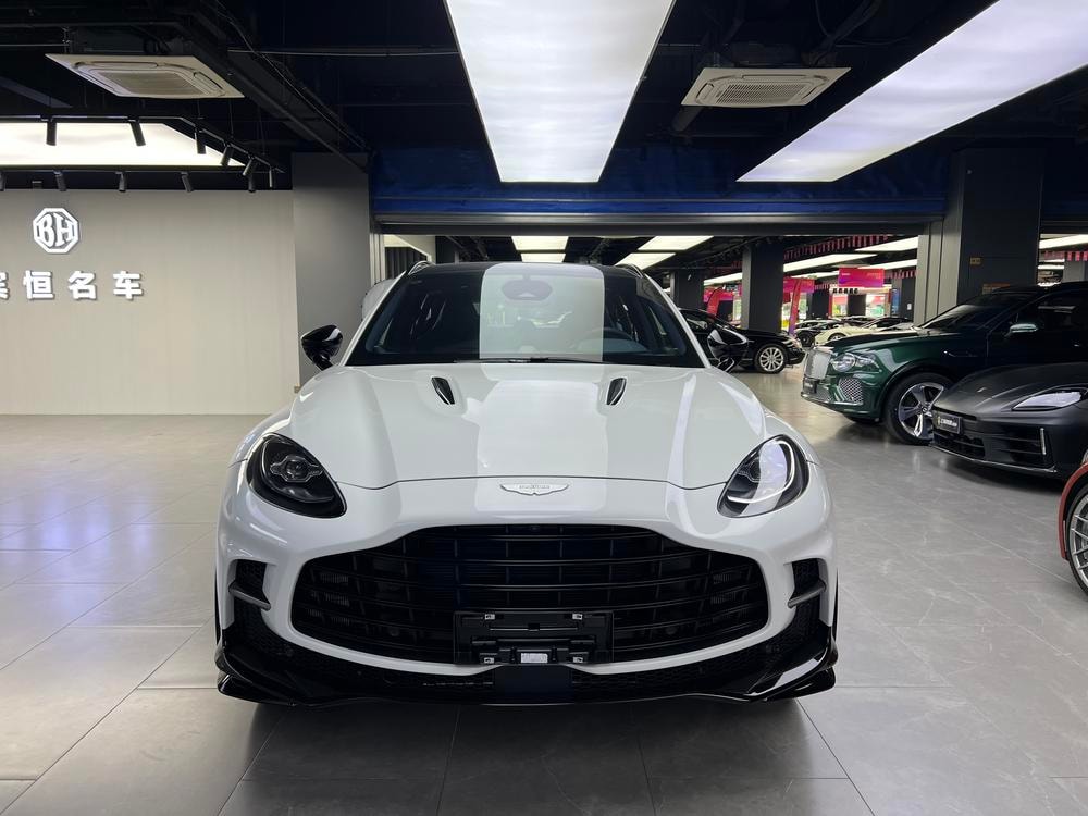 Aston Martin DBX 2025 — фото автомобиля