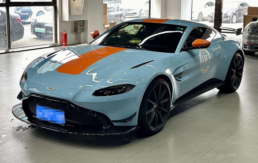 Aston Martin Vantage 2020 — фото автомобиля