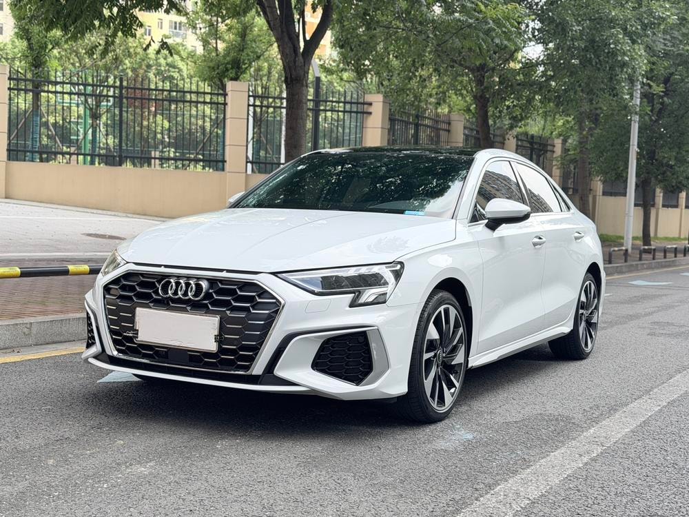 Audi A3 2023 — фото автомобиля