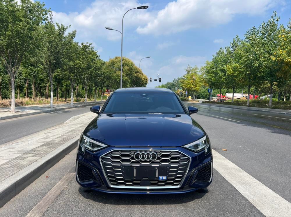 Audi A3 2023 — фото автомобиля