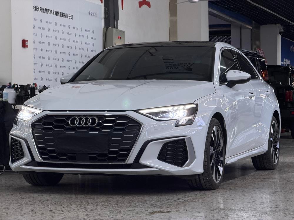 Audi A3 2023 — фото автомобиля