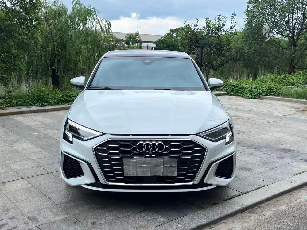 Audi A3 2024 — фото автомобиля 1