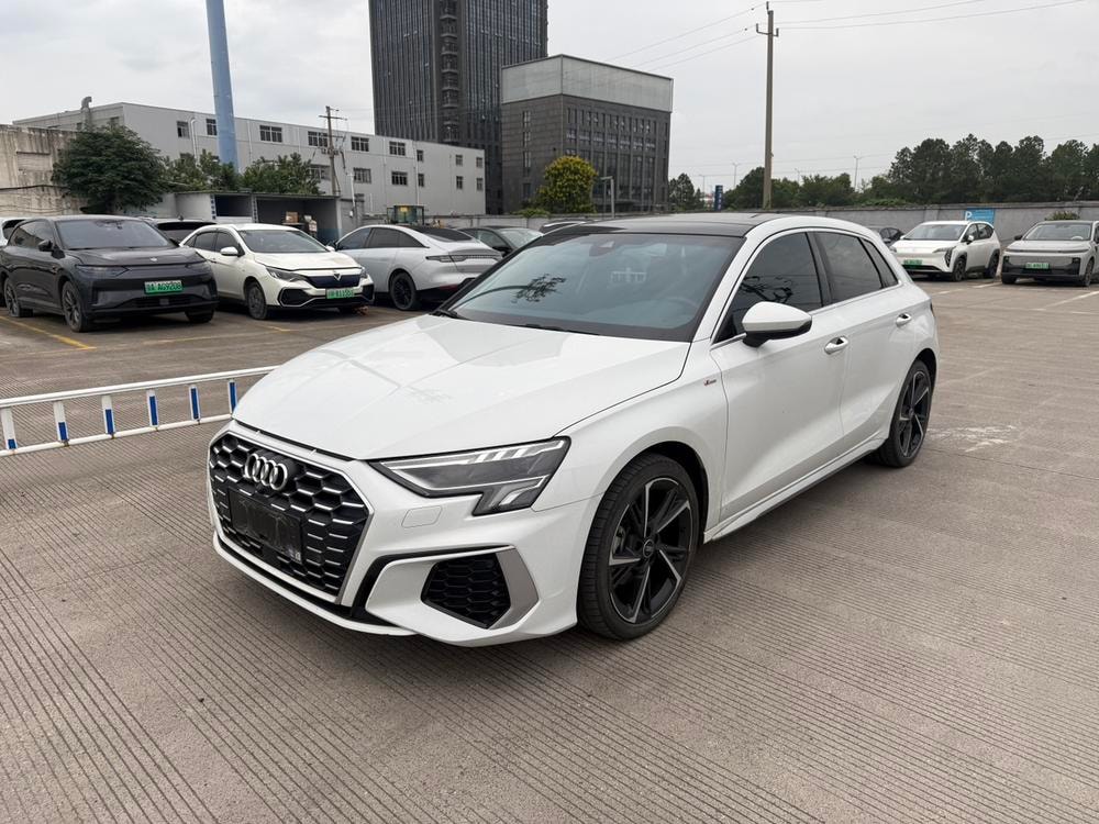 Audi A3 2023 — фото автомобиля