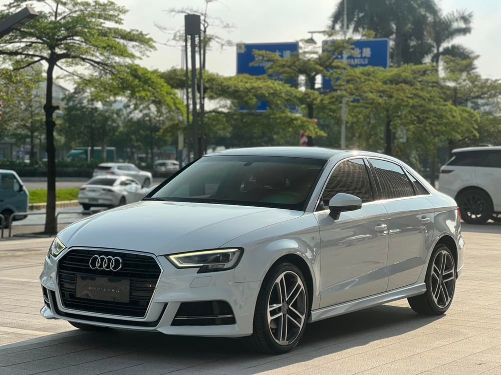 Audi A3 2017 — фото автомобиля