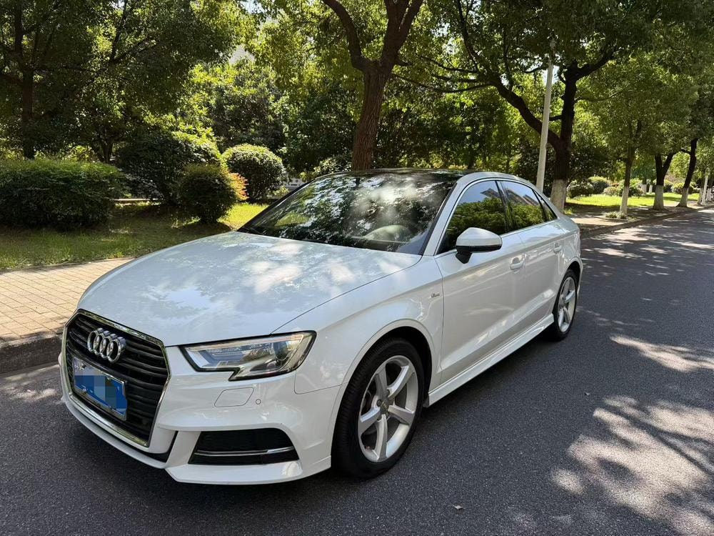 Audi A3 2017 — фото автомобиля