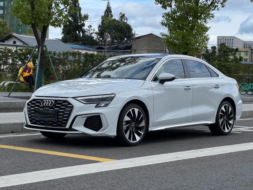 Audi A3 2023 — фото автомобиля 1