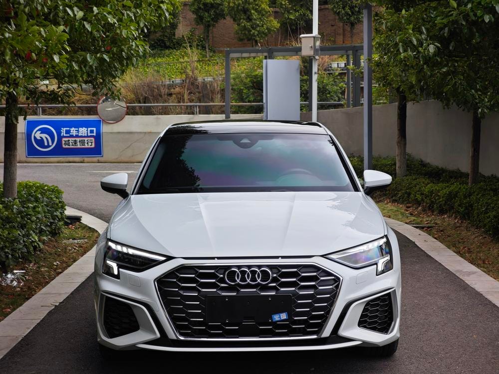Audi A3 2022 — фото автомобиля 1