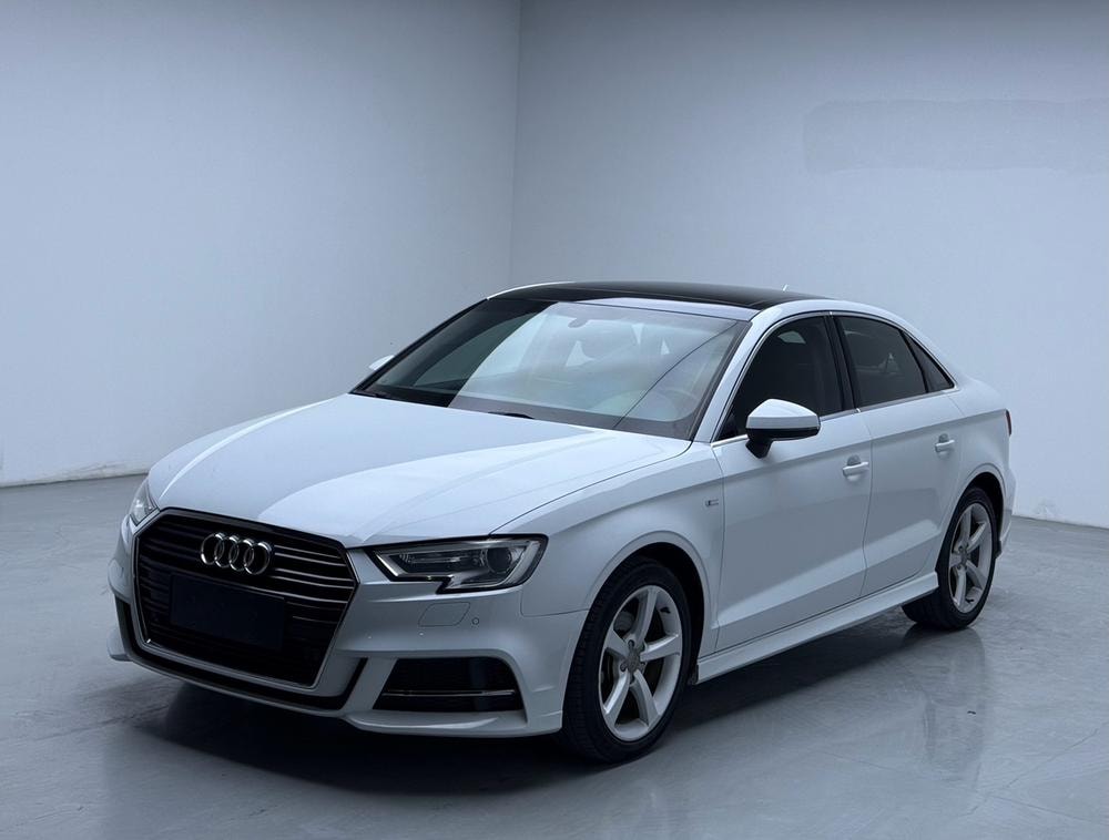 Audi A3 2017 — фото автомобиля