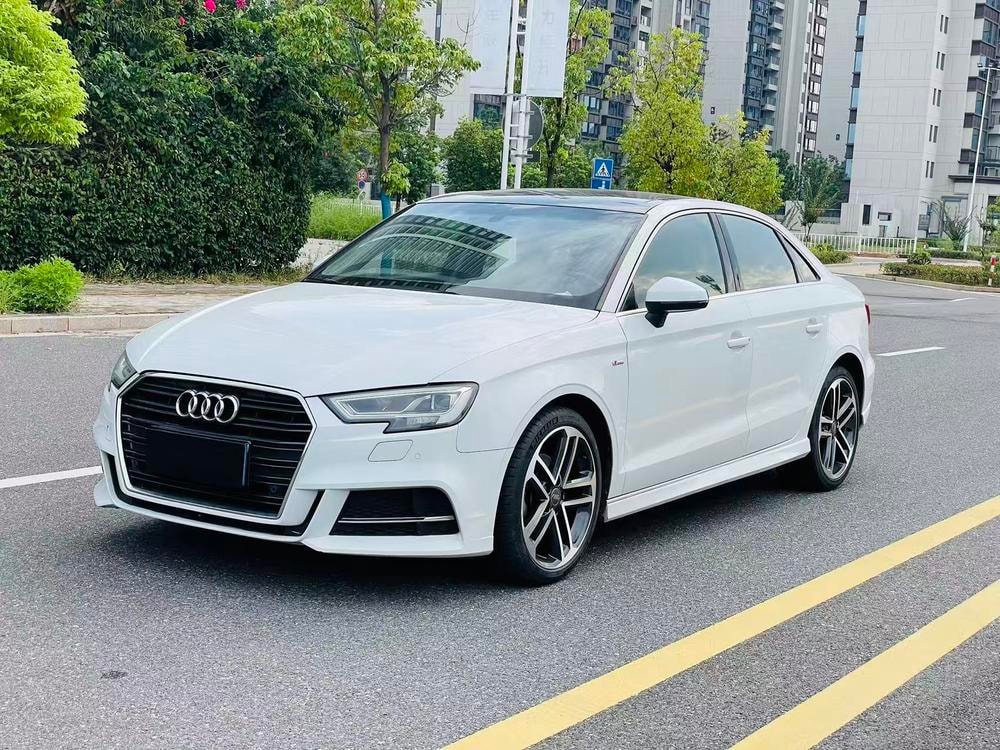 Audi A3 2017 — фото автомобиля