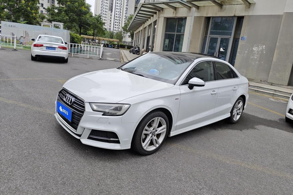 Audi A3 2019 — фото автомобиля 1
