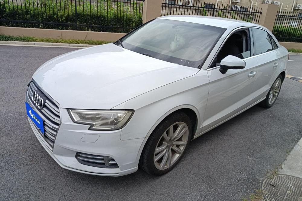 Audi A3 2017 — фото автомобиля