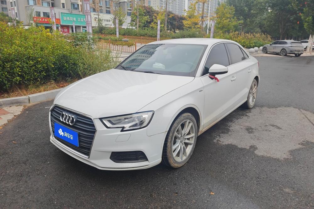 Audi A3 2018 — фото автомобиля