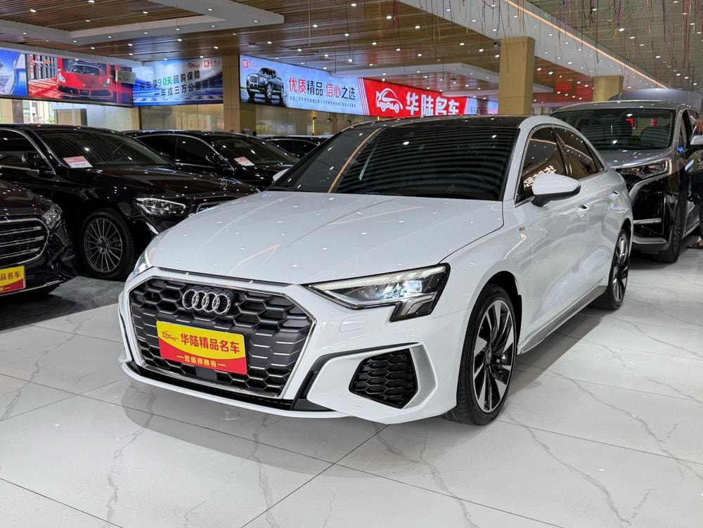 Audi A3 2023 — фото автомобиля