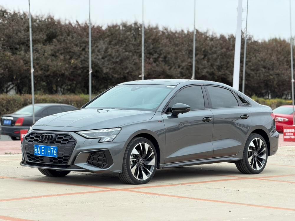 Audi A3 2022 — фото автомобиля 1