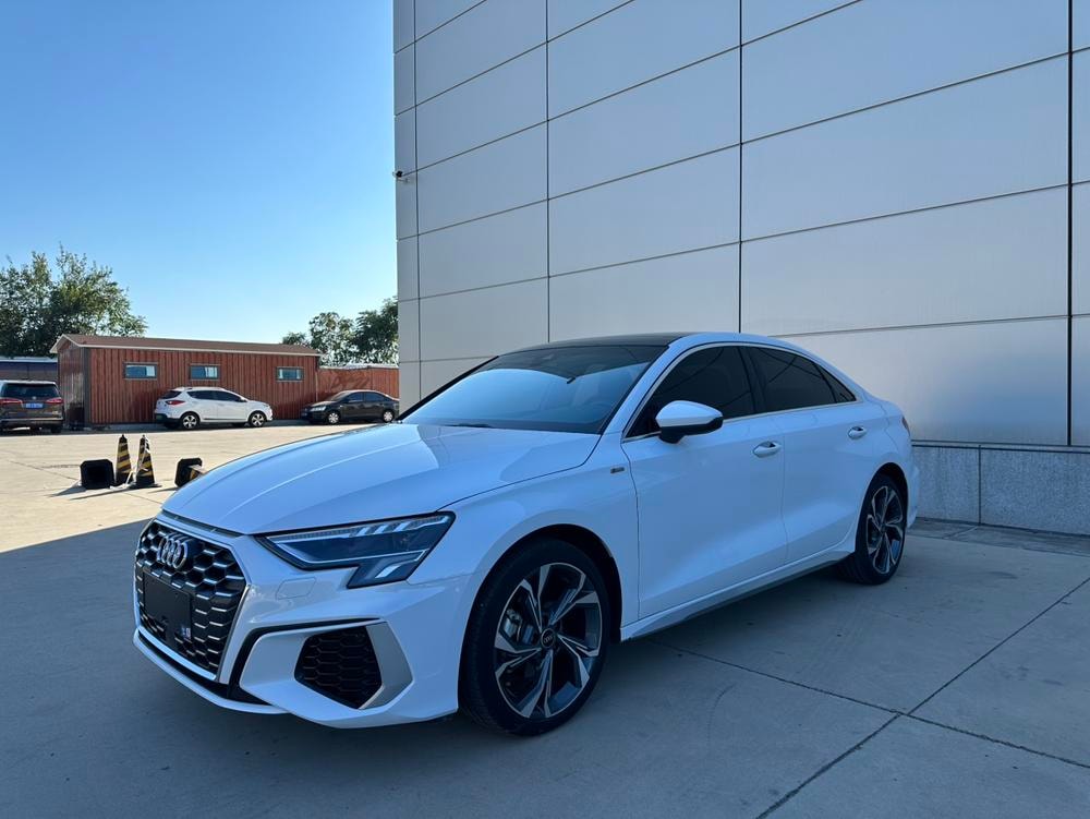 Audi A3 2022 — фото автомобиля 1