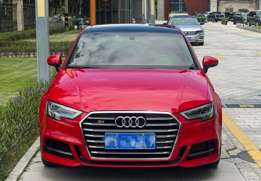 Audi A3 2018 — фото автомобиля