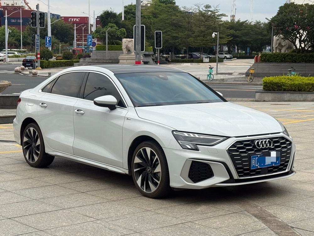 Audi A3 2022 — фото автомобиля 1