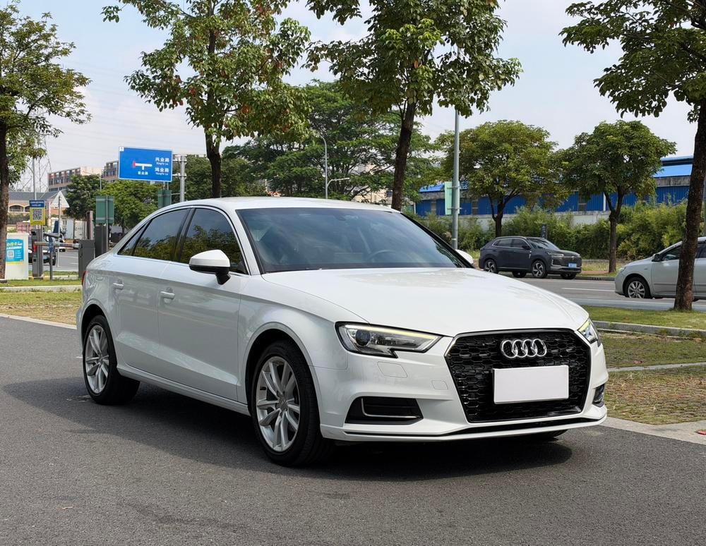 Audi A3 2019 — фото автомобиля