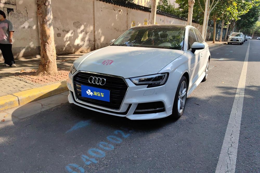 Audi A3 2019 — фото автомобиля 1